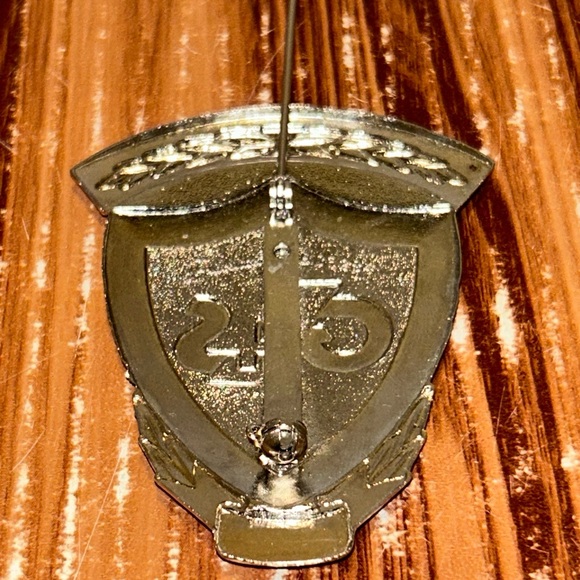 Vtg G4S Badge Obsolete Service Official Pin Crest Shield Metal employee ID 88482 - Picture 8 of 10